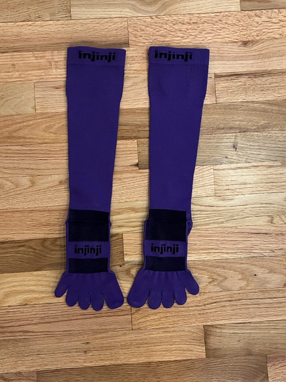 Men's Medium 8-10.5 Injinji Compression Over The Calf Long Toe socks Purple